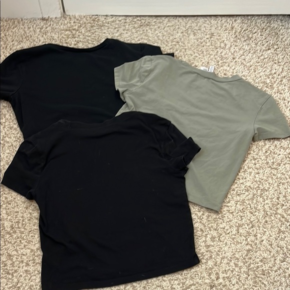 Cropped White, Black and Green Short Sleeve Tees Set - Size Medium / Large - Picture 5 of 9